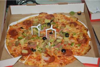 快來銘洋宇通吃Pizza啦！
